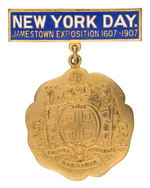 "NEW YORK DAY JAMESTOWN EXPOSITION 1607-1907" BRASS AND ENAMEL BADGE.