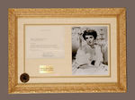 ELIZABETH TAYLOR IMPRESSIVE SIGNATURE DISPLAY.