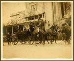 LARGE 1913 VINTAGE INAUGURAL PHOTO WITH WILSON, MARHSALL AND TAFT IN CARRIAGE.