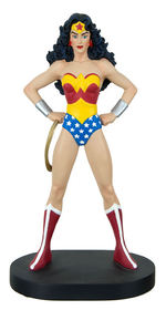 "WARNER BROS. STUDIO STORE - WONDER WOMAN" STATUE.