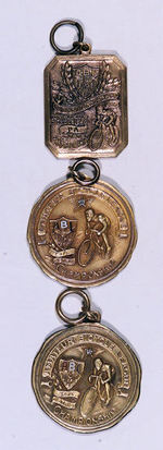 "AMATEUR BICYCLE LEAGUE" 1933-1934 AWARD MEDALS.