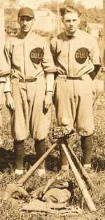 EARLY BASEBALL TEAM PHOTO.