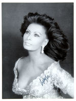 SOPHIA LOREN SIGNED PHOTO.