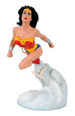 "WONDER WOMAN" STATUE.