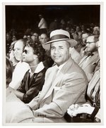 ROY CAMPANELLA HOF AT NEW YORK GIANTS/CLEVELAND INDIANS GAME 1954 NEWS SERVICE PHOTO.