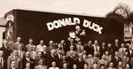 "DONALD DUCK" ORANGE JUICE "FLORIDA CITRUS CANNERS COOPERATIVE" 1945 SALES CONFERENCE PHOTO.