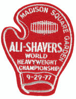 "ALI-SHAVERS" 1977 UNUSUAL LARGE FELT BOXING GLOVE BADGE.