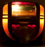 "WURLITZER" MODEL 71 COUNTER MODEL CABINET JUKEBOX.