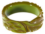 TENSION HINGE TWO-TONE GREEN DEEPLY CARVED BAKELITE BRACELET CIRCA 1930s.