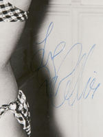 JOAN COLLINS SIGNED PHOTO.