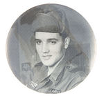 ELVIS PRESLEY IN ARMY UNIFORM RARE C. 1958 BUTTON.