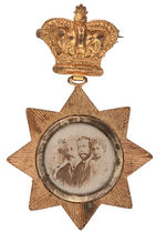 OUTSTANDING QUEEN VICTORIA 1897 JUBILEE BADGE SHOWING FOUR GENERATIONS.