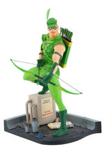 "GREEN ARROW" DC DIRECT STATUE.