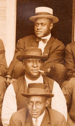 1915 BREAKERS HOTEL BLACK BASEBALL TEAM PHOTO W/HOF MEMBERS LLOYD, SANTOP, HILL AND WILLIAMS.