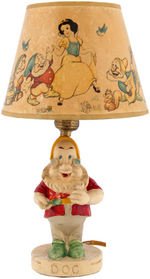 SNOW WHITE AND THE SEVEN DWARFS "DOC" FIGURAL LAMP WITH LAMPSHADE.