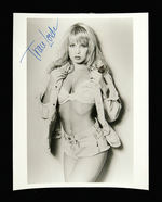 TRACI LORDS AUTOGRAPHED PHOTO.