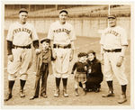 PITTSBURGH PIRATES 1937 PHOTO W/HONUS WAGNER, PIE TRAYNOR AND THE GOOCH FAMILY.