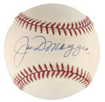 BASEBALL HALL OF FAMER JOE DiMAGGIO SIGNED RAWLINGS BASEBALL.