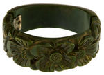 BAKELITE DEEPLY CARVED 1930s BRACELET IN DARK GREEN.