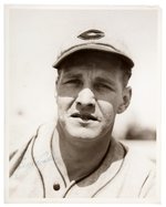 CHICAGO CUBS CATCHER GILLY CAMPBELL SIGNED 1933 VINTAGE PHOTO.