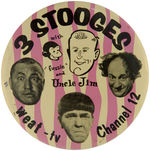 “3 STOOGES” TELEVISION STATION RARE PROMOTIONAL BUTTON.