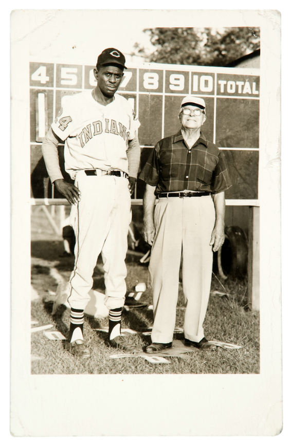 Hake's - SATCHEL PAIGE WITH WIFE VINTAGE PHOTO FROM 1941.