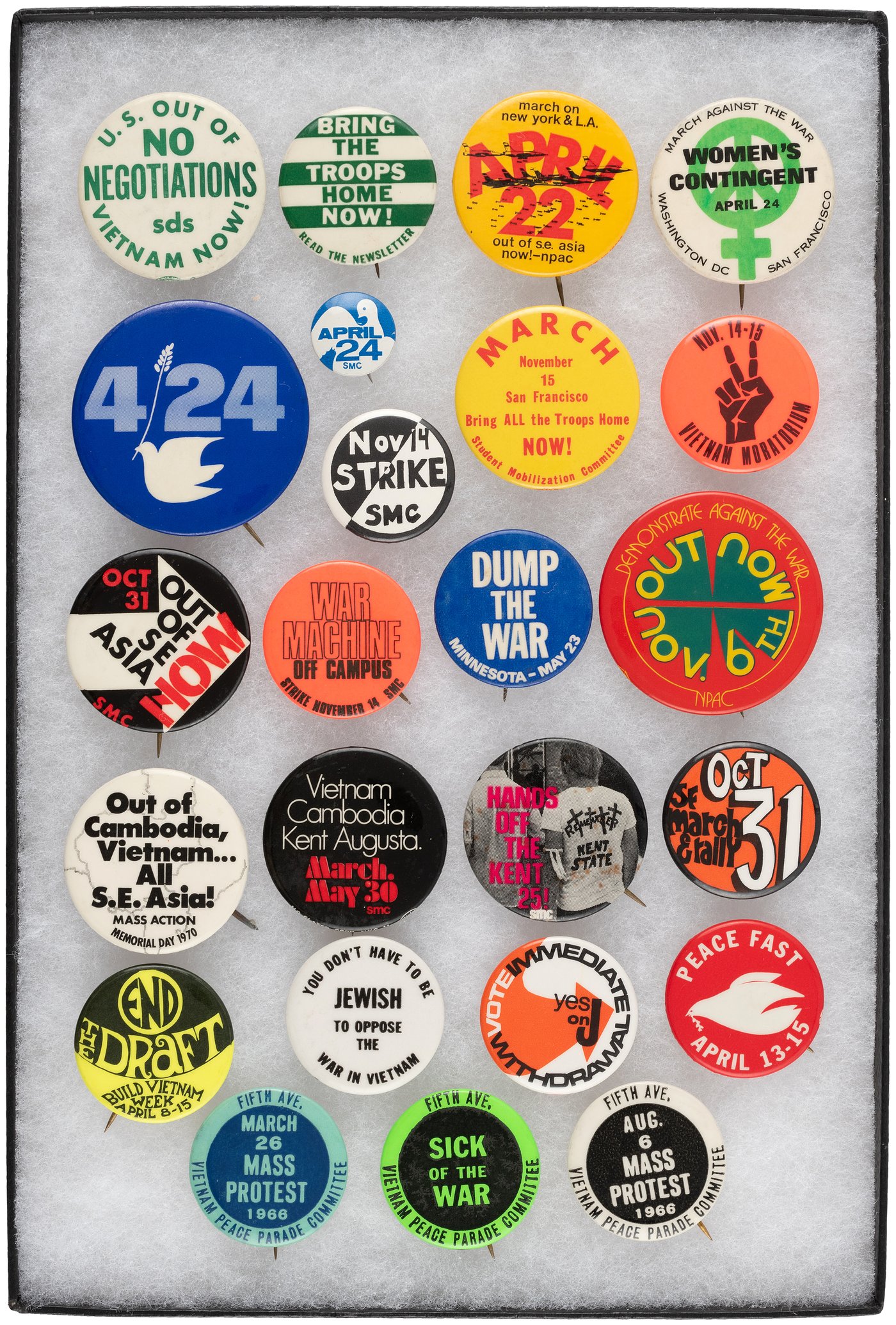 Hake's - COLLECTION OF 24 ANTI-VIETNAM WAR BUTTONS INCLUDING SDS & SMC.