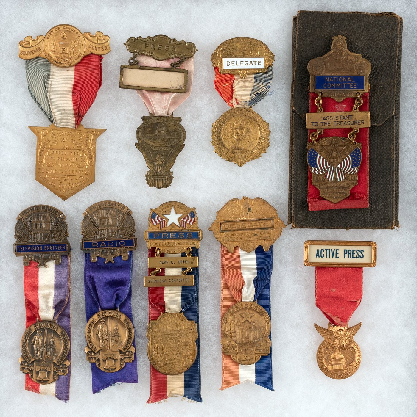 Hake's - COLLECTION OF 16 DEMOCRAT AND REPUBLICAN CONVENTION BADGES ...