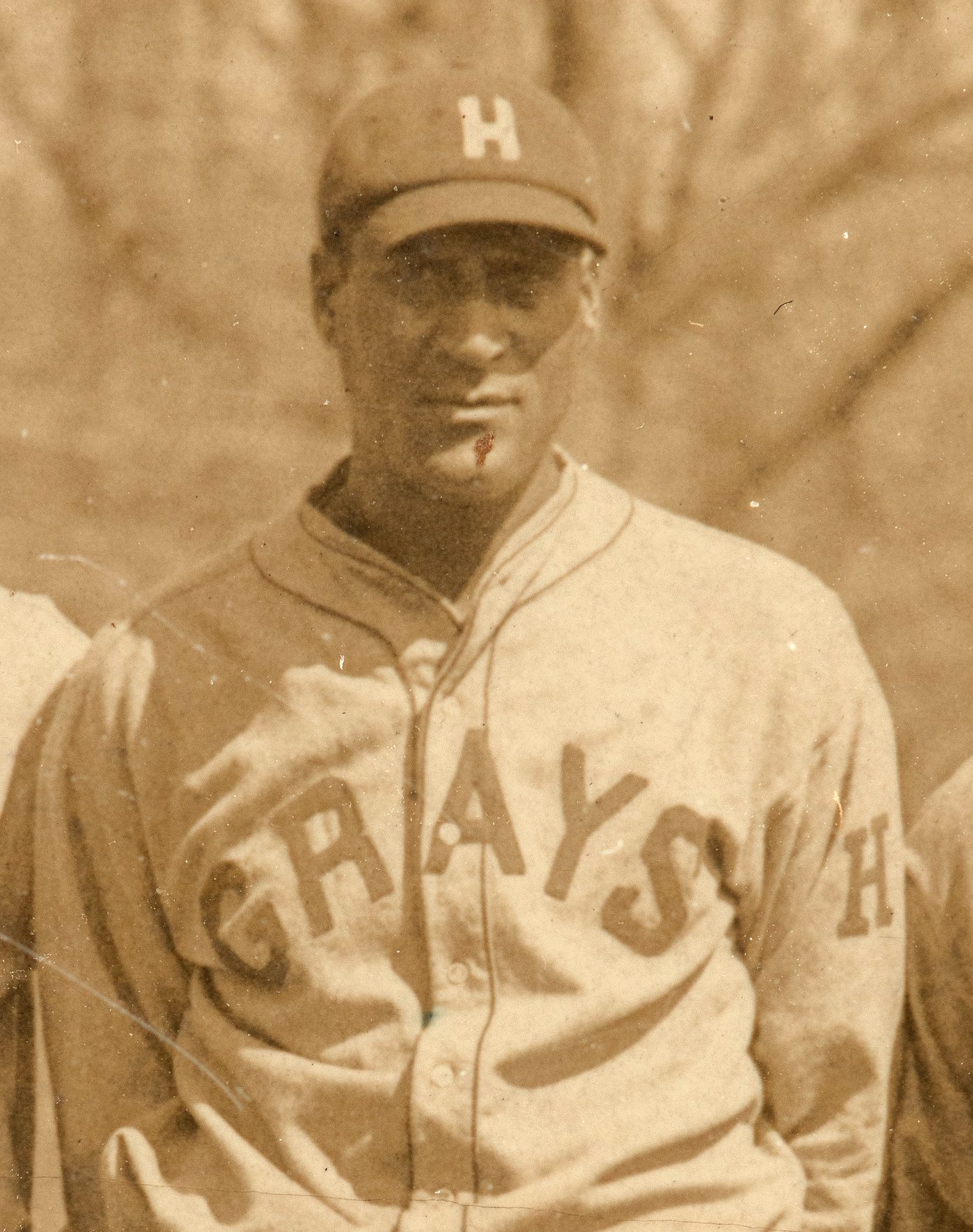 Hake's - 1932 HARRISON STUDIOS PITTSBURGH CRAWFORDS TEAM PHOTO WITH HOF'ERS SATCHEL  PAIGE, JOSH GIBSON AND OSCAR CHARLESTON.