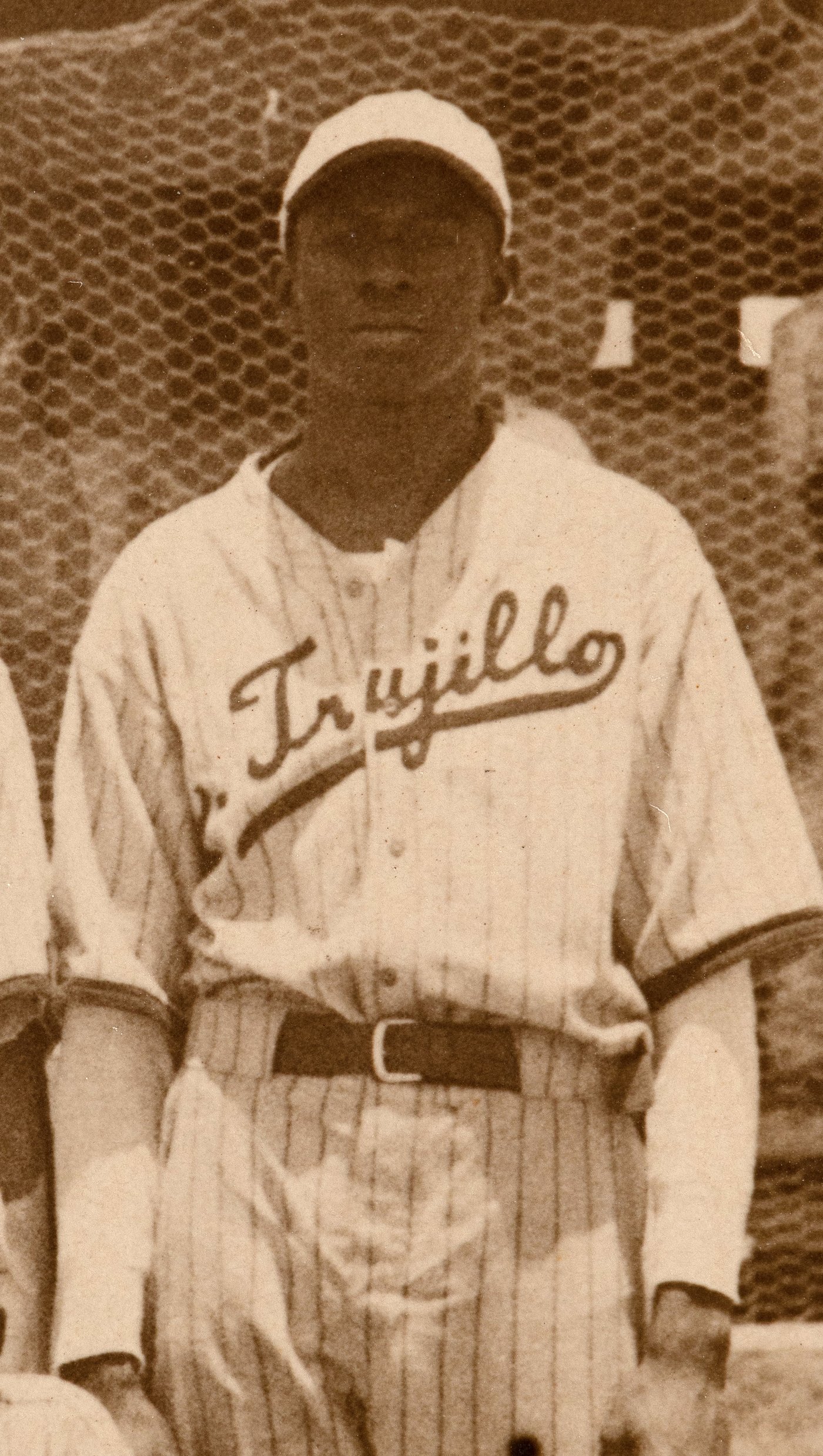 hake-s-1937-ciudad-trujillo-baseball-team-photo-with-hof-ers-satchel