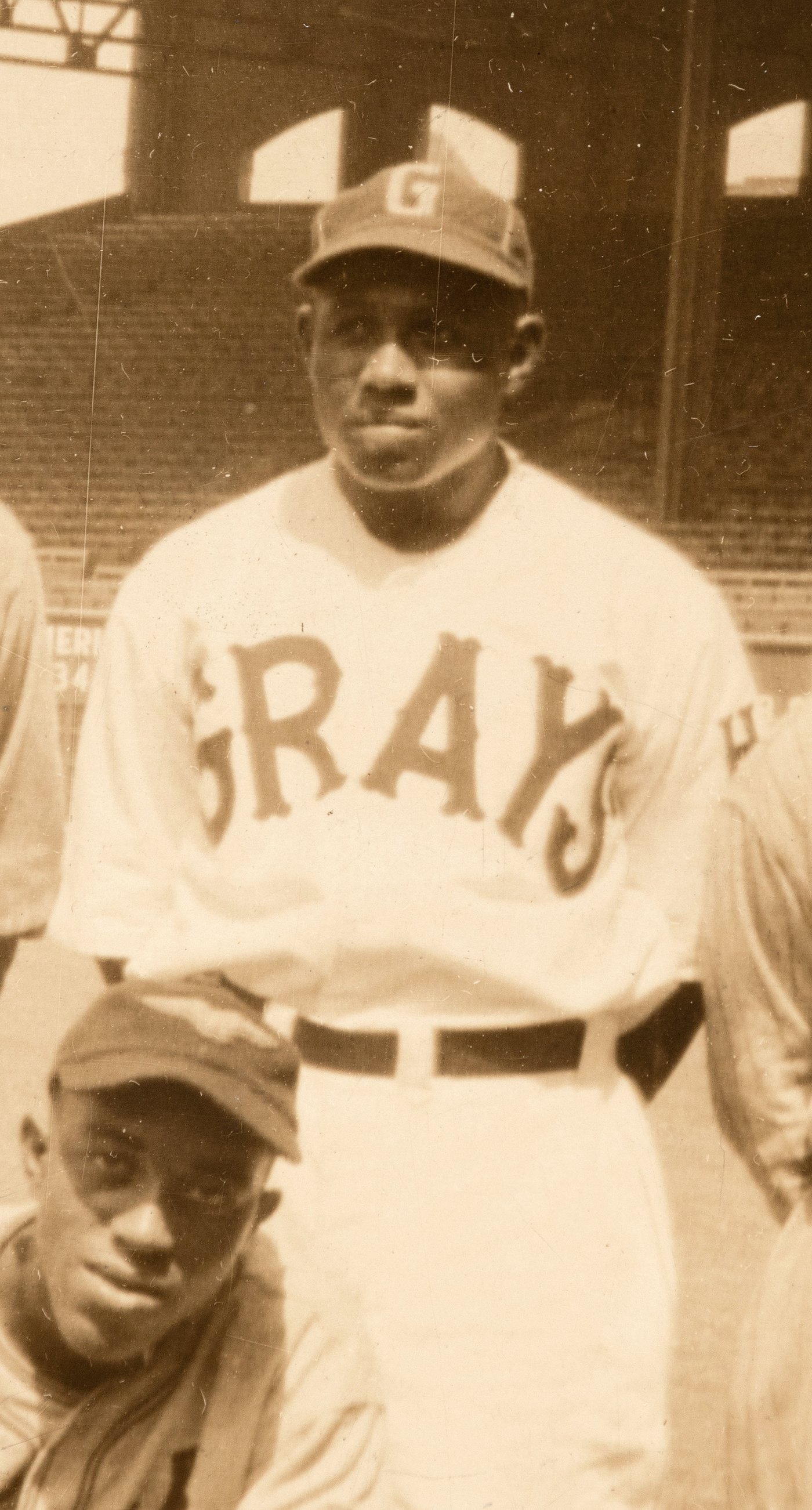 Hake's - SATCHEL PAIGE WITH WIFE VINTAGE PHOTO FROM 1941.