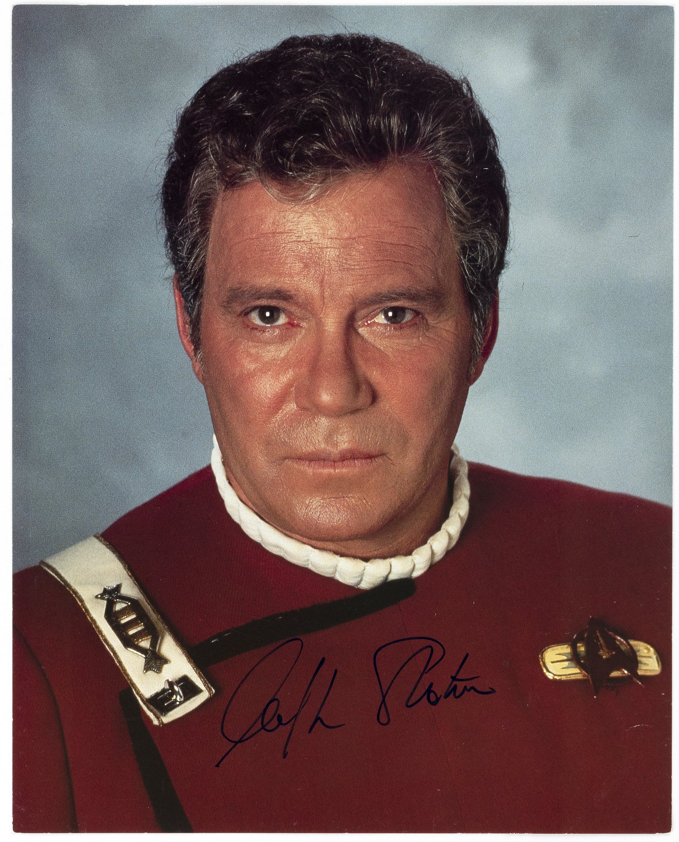 Hake's - STAR TREK - CAPTAIN KIRK ACTOR WILLIAM SHATNER SIGNED PHOTO.