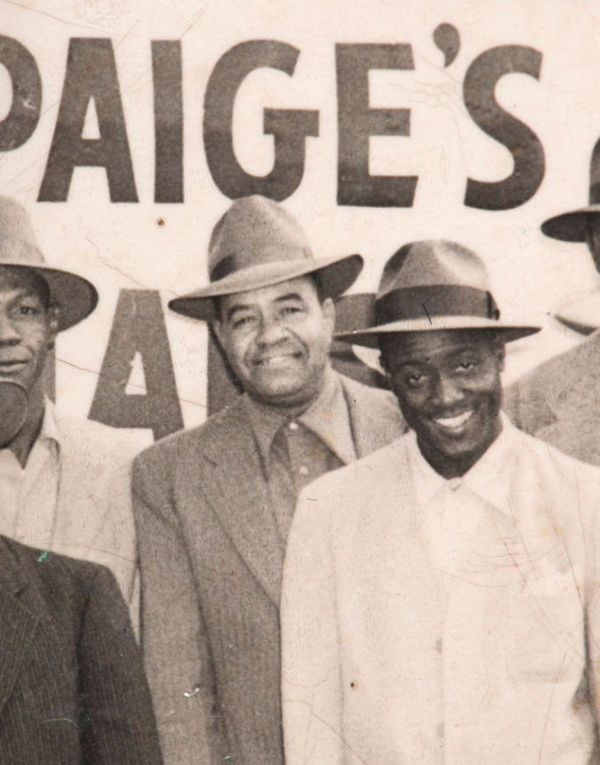 Hake's - SATCHEL PAIGE WITH WIFE VINTAGE PHOTO FROM 1941.