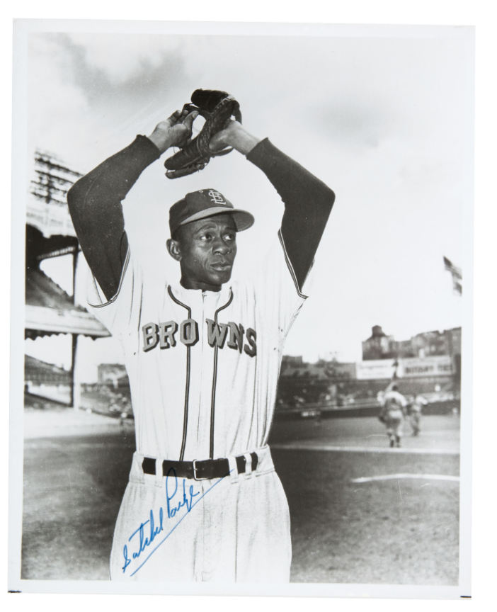 Hake's - SATCHEL PAIGE SIGNED PHOTO IN ST. LOUIS BROWNS UNIFORM.