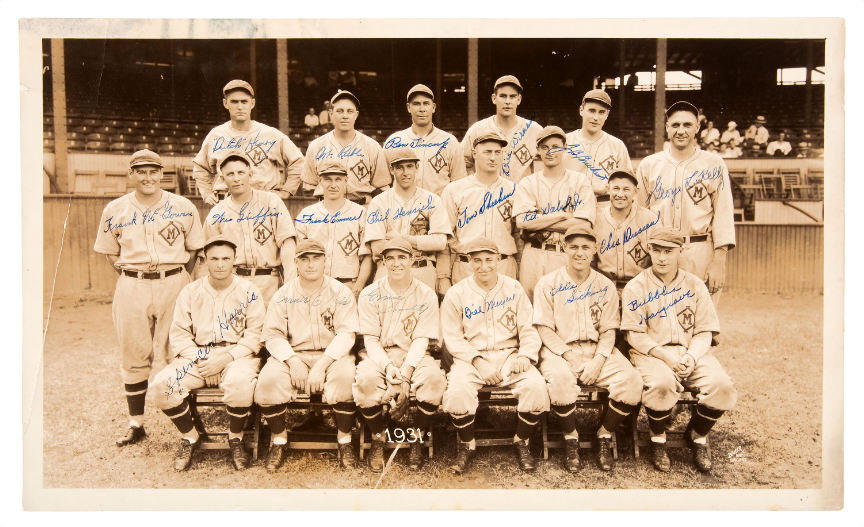 Hake's - THE MINNEAPOLIS MILLERS LARGE 1931 PHOTO SIGNED BY ALL 19 PLAYERS.