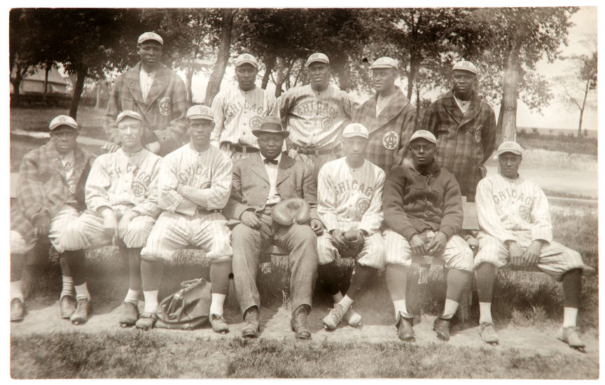 Hake's - CHICAGO AMERICAN GIANTS NEGRO LEAGUE TEAM REAL PHOTO POSTCARD.