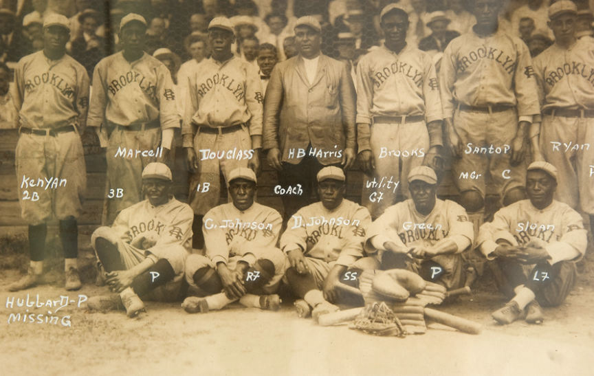 Hake's BROOKLYN ROYAL GIANTS 1919 NEGRO LEAGUE BASEBALL TEAM PHOTO.